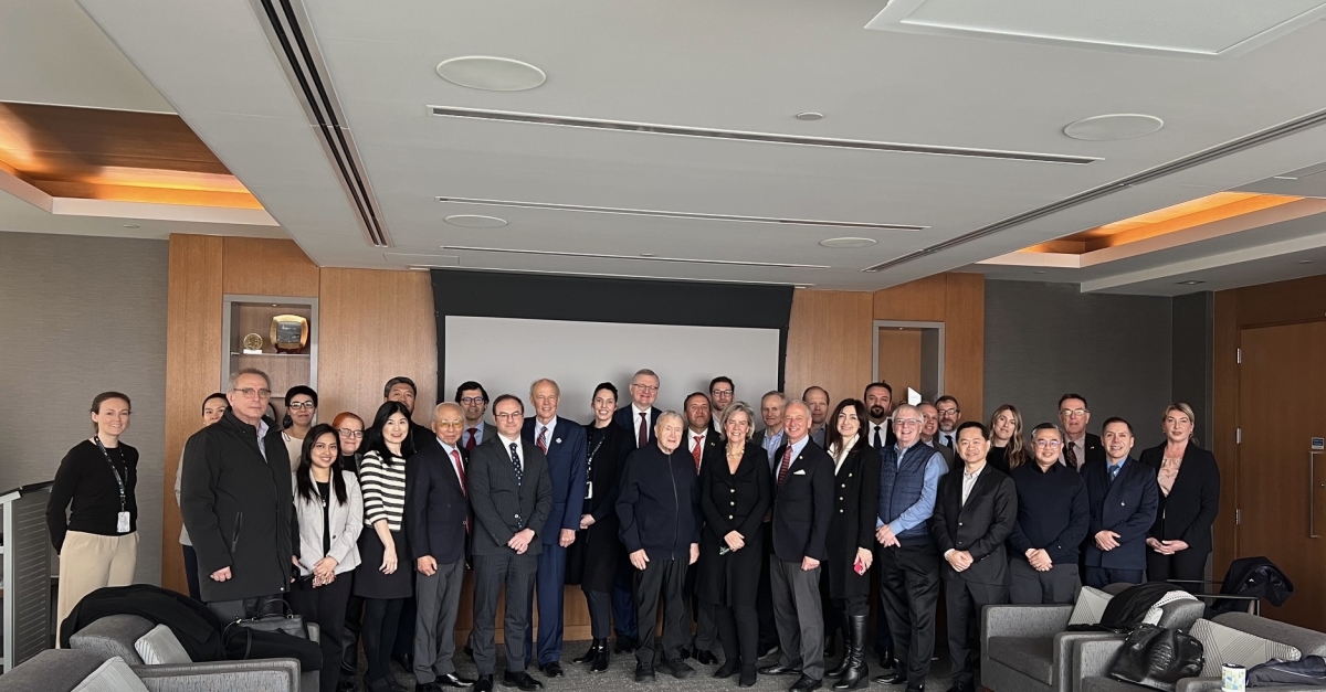 Consul General Manawi attends tour of Vancouver International Airport